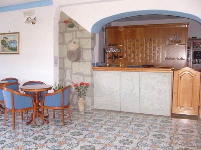 Offerte Hotel Villa Cimmentorosso | Forio | Categoria 3 stelle | Entrata Hotel Villa Cimmento Rosso-Forio-Isola d'Ischia
